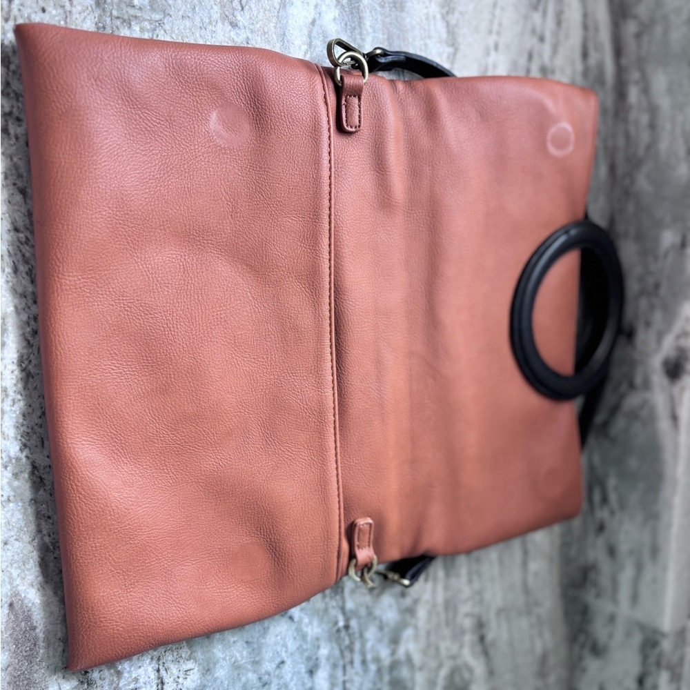 Anthropologie × Tabitha Brown
Tan Fold-Over Clutch - Picture 2 of 7